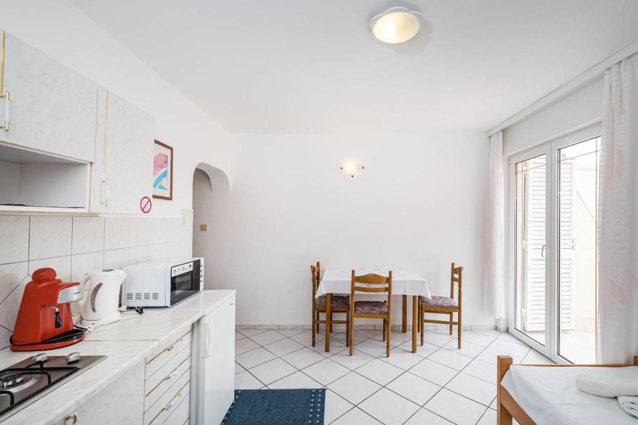 Nice Apartment Silvia Novalja Exterior photo